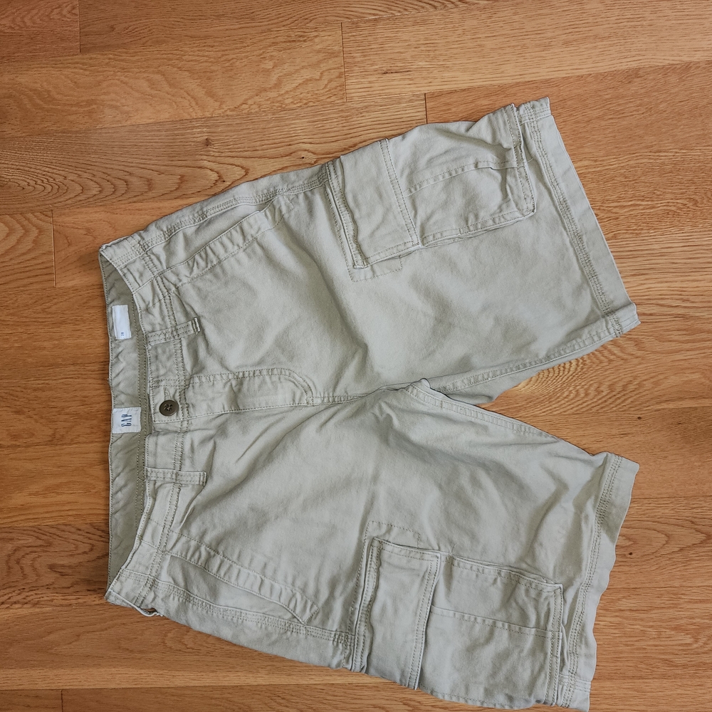 GAP Men's Cargo Shorts - Light Tan